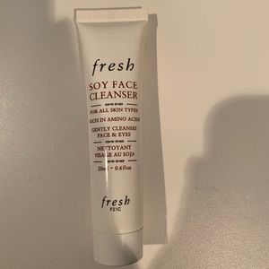 Fresh soy face cleanser deluxe sample!!